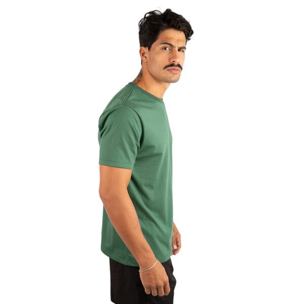 CAMISETA BASICA LISA VERDE MUSGO - Image 4